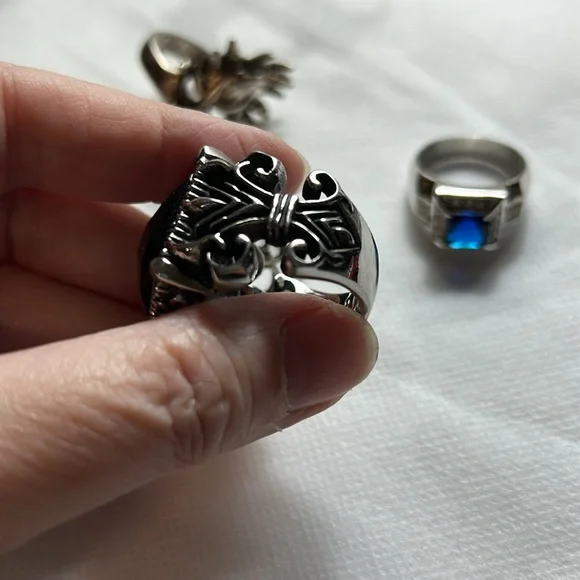 Lot of four men’s rings. Vintage silver and silver tone. - Picture 3 of 9